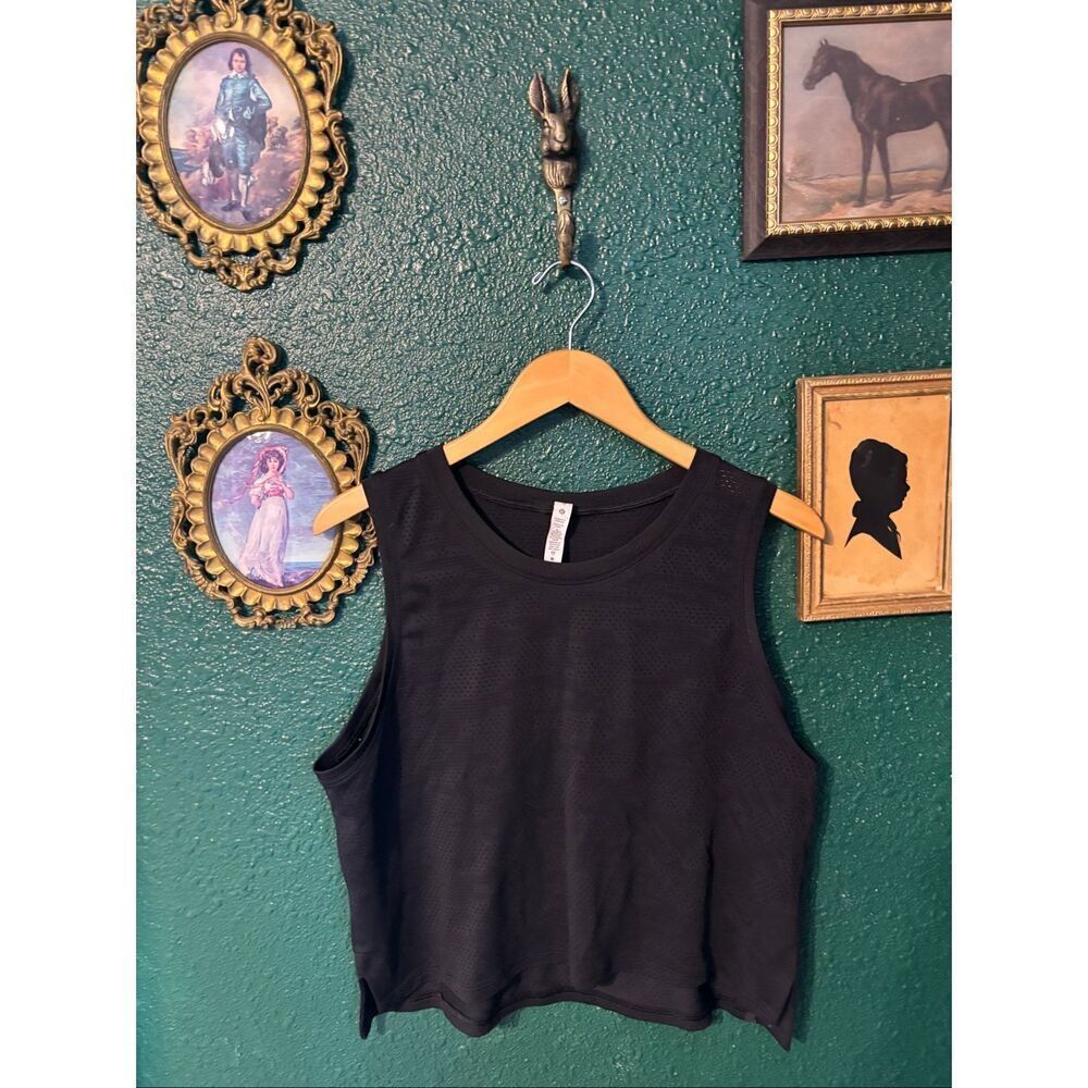 Lululemon Black Cropped Vented Muscle Tank Top Size 10